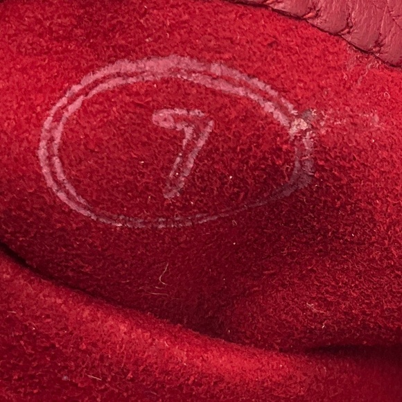 GUCCI VINTAGE RED / GOLD GG LOGO LEATHER GLOVES - Picture 9 of 9